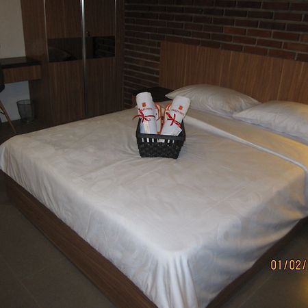 Maxley Hotel At Arjuna Jakarta Ngoại thất bức ảnh